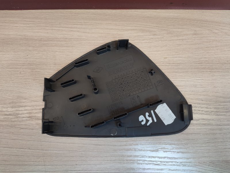 Крышка блока предохранителей салона