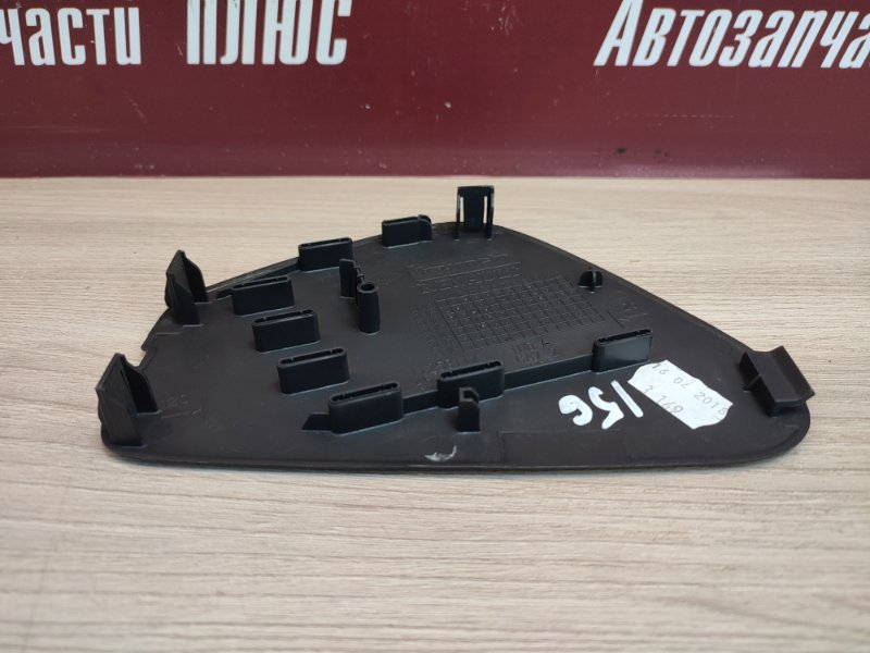 Крышка блока предохранителей салона