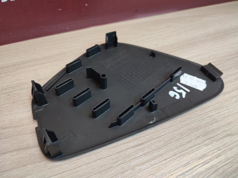 Крышка блока предохранителей салона