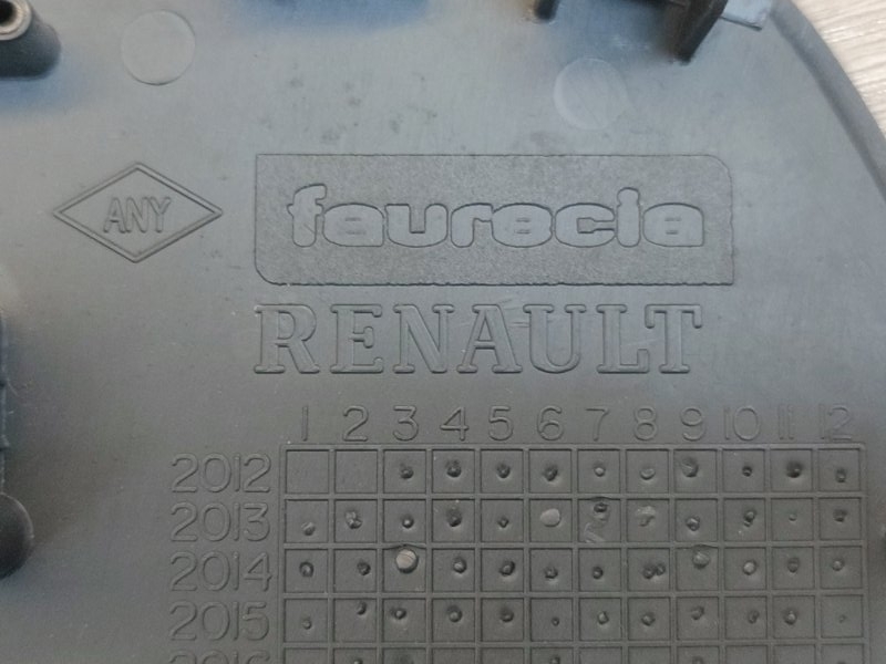 Крышка блока предохранителей салона