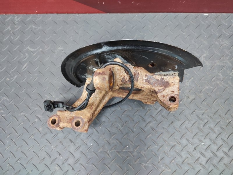 Кулак поворотный