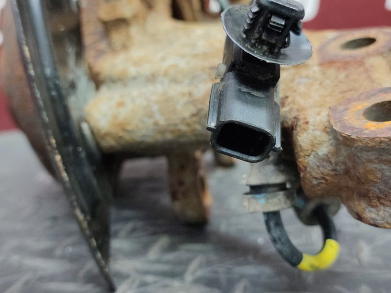 Кулак поворотный