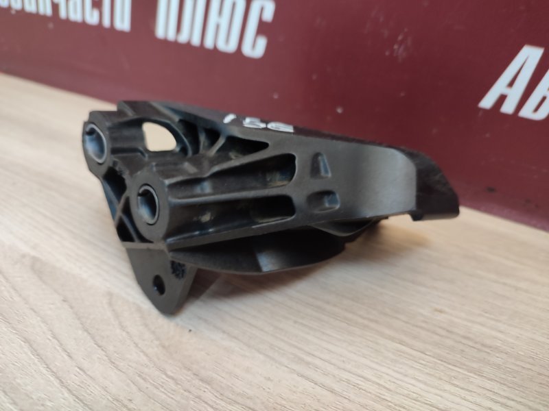 Кронштейн троса КПП