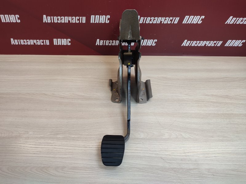 Педаль тормоза