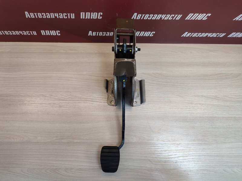 Педаль тормоза