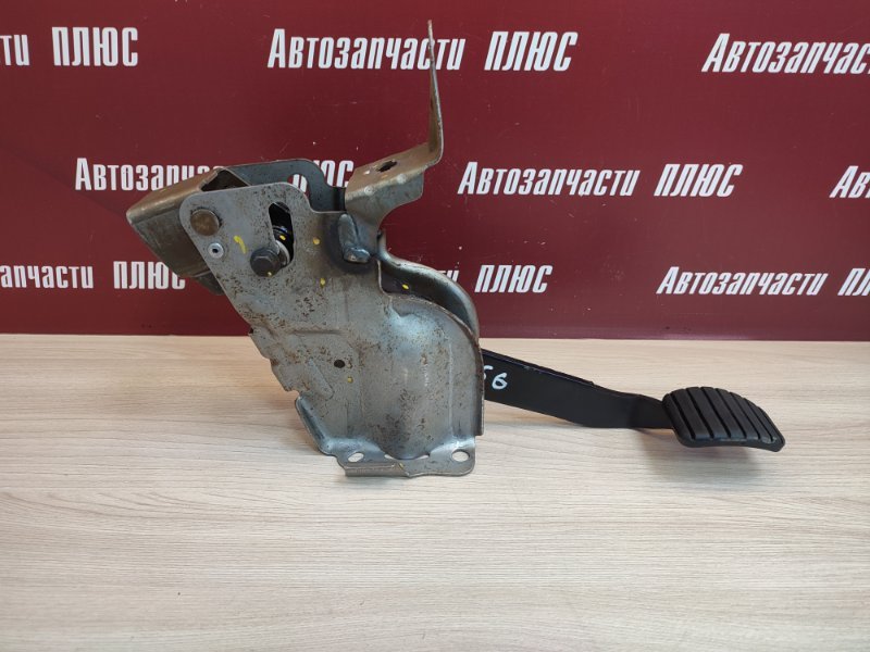 Педаль тормоза