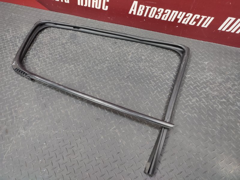 Уплотнитель стекла двери