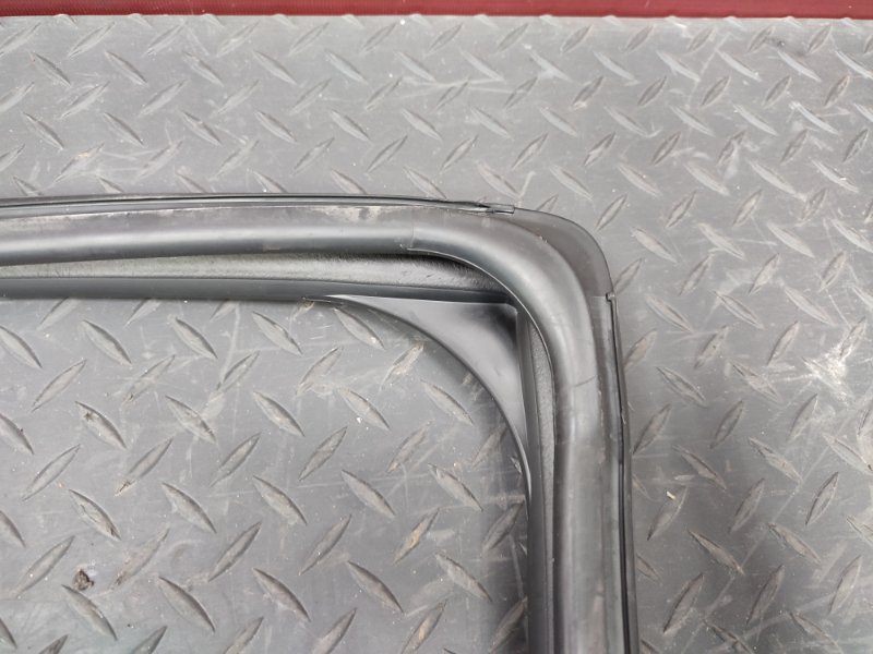 Уплотнитель стекла двери