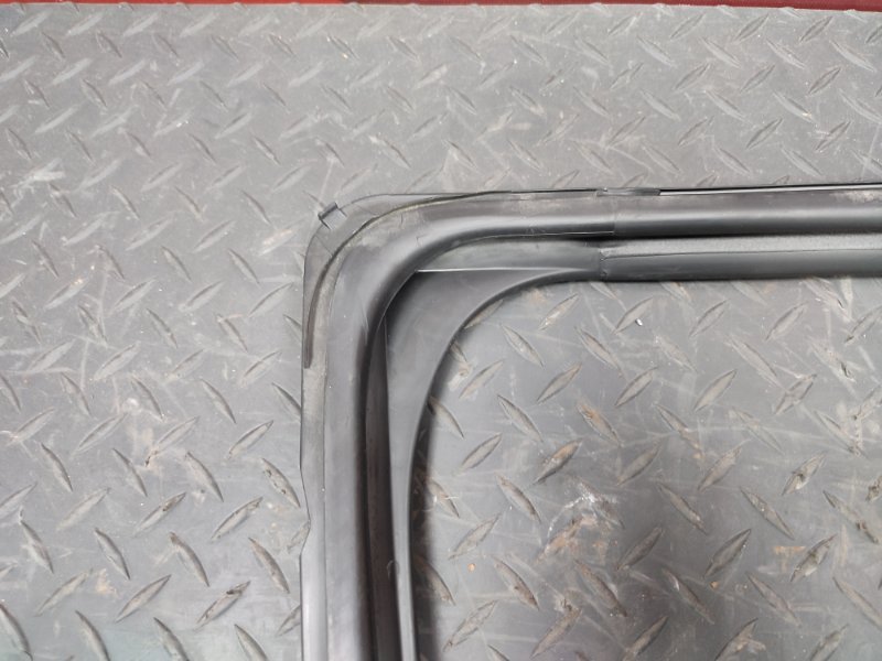 Уплотнитель стекла двери