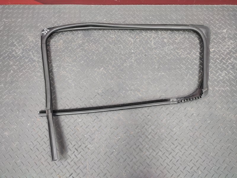 Уплотнитель стекла двери