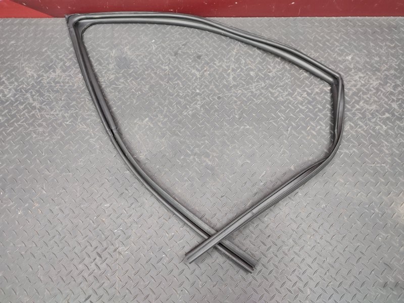 Уплотнитель стекла двери