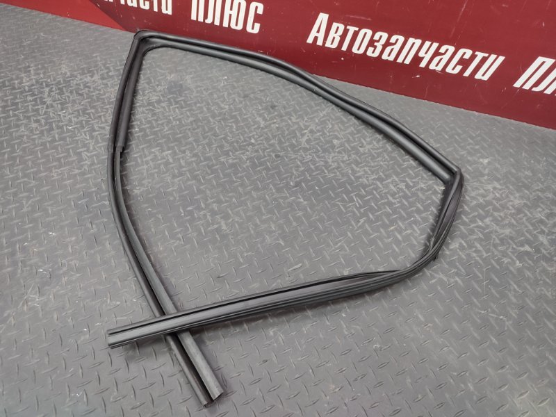 Уплотнитель стекла двери