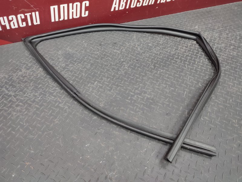 Уплотнитель стекла двери