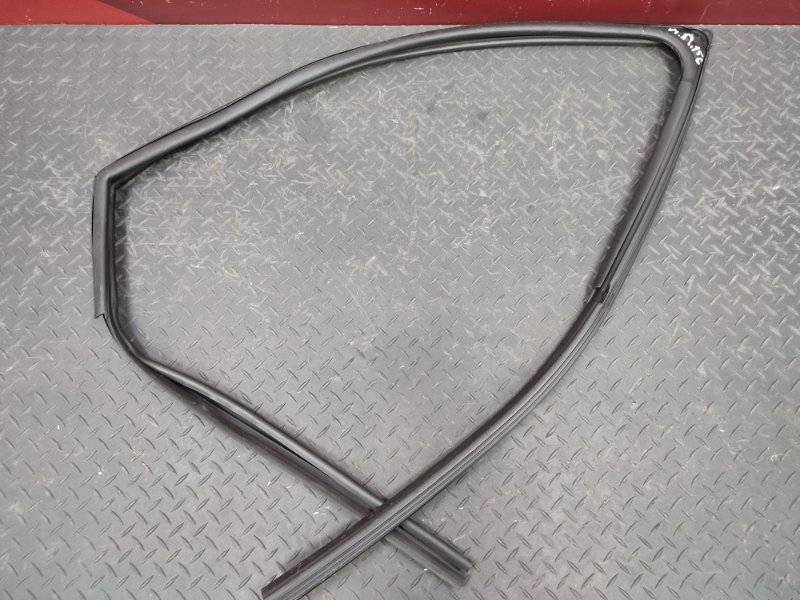 Уплотнитель стекла двери