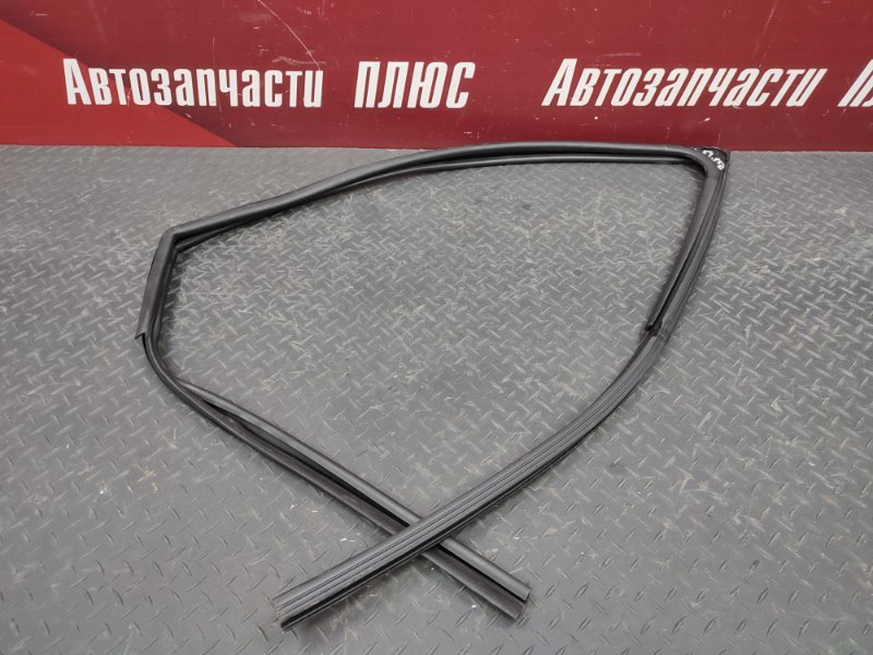 Уплотнитель стекла двери