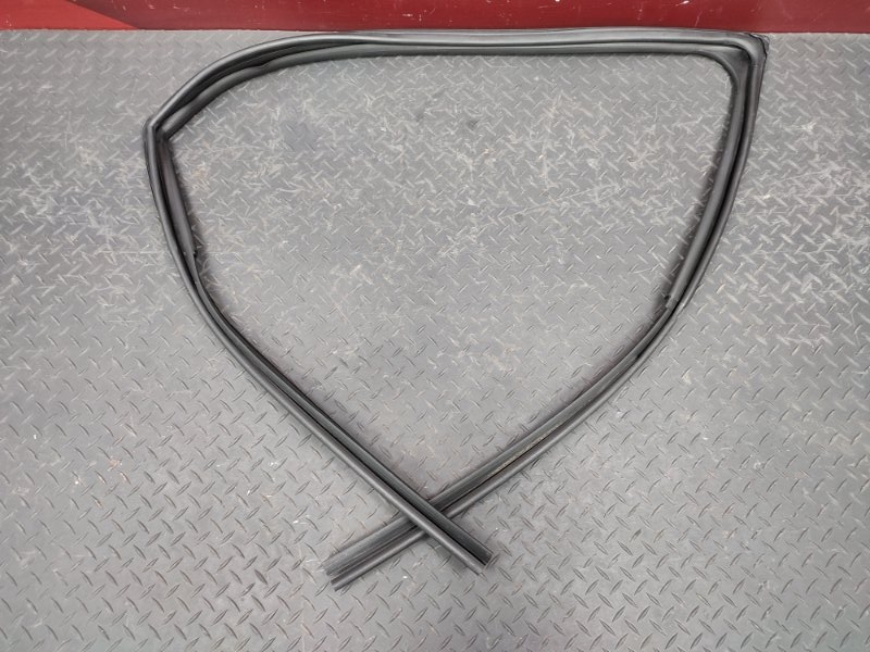 Уплотнитель стекла двери