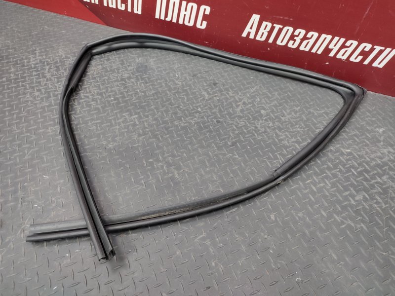 Уплотнитель стекла двери
