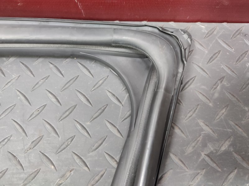 Уплотнитель стекла двери