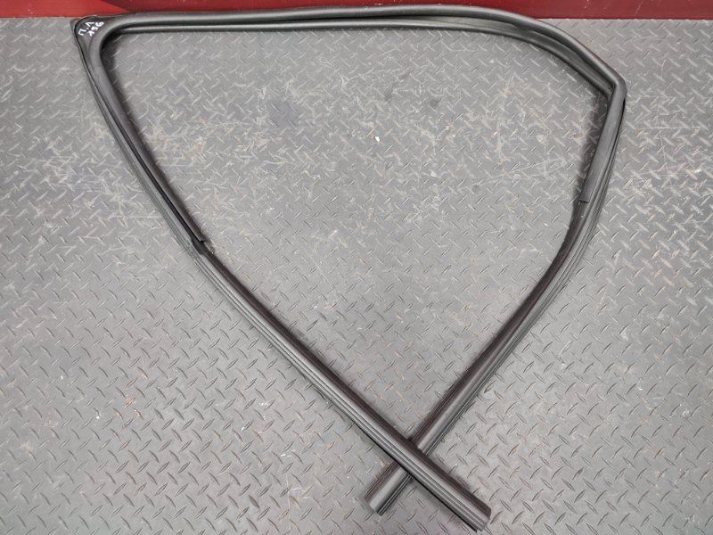 Уплотнитель стекла двери