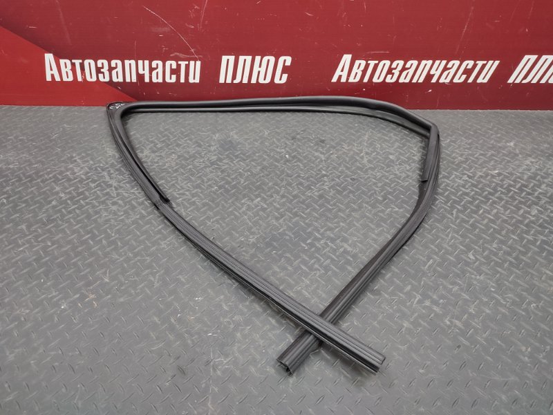 Уплотнитель стекла двери