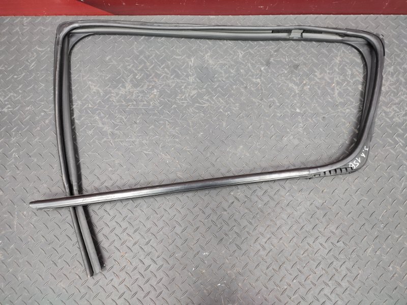 Уплотнитель стекла двери