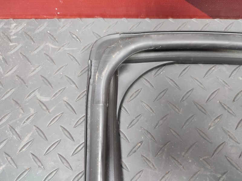 Уплотнитель стекла двери