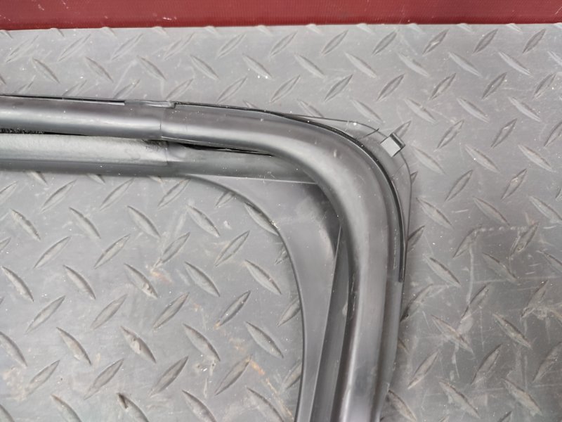 Уплотнитель стекла двери