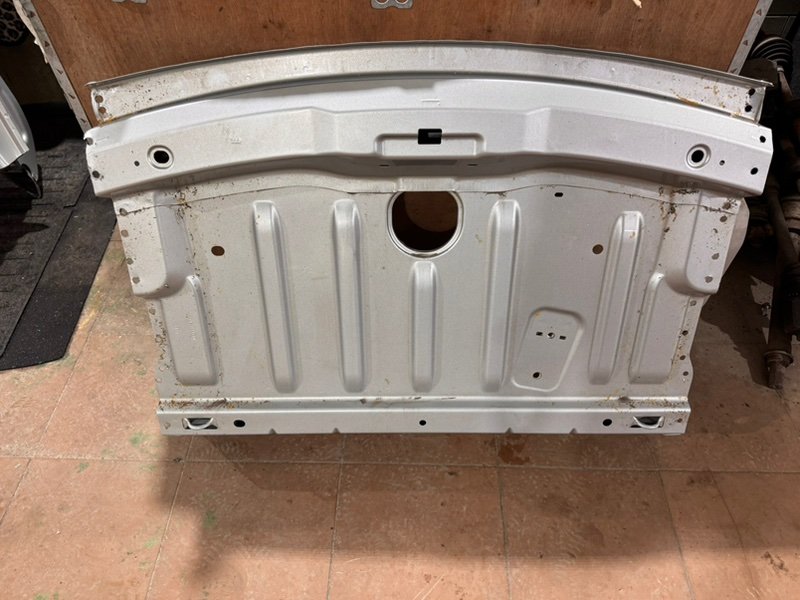 Задняя полка