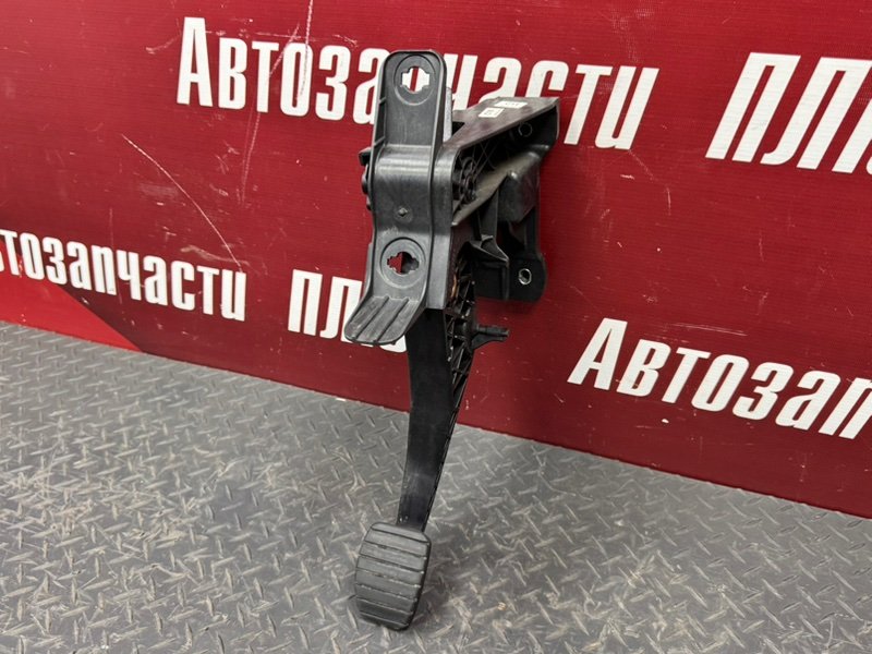 Педаль сцепления