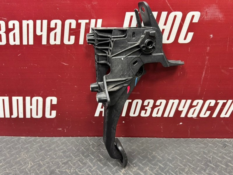 Педаль сцепления