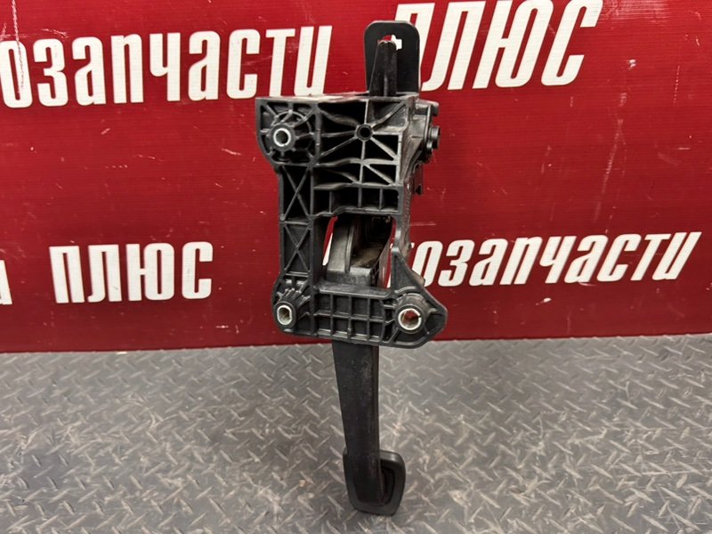 Педаль сцепления