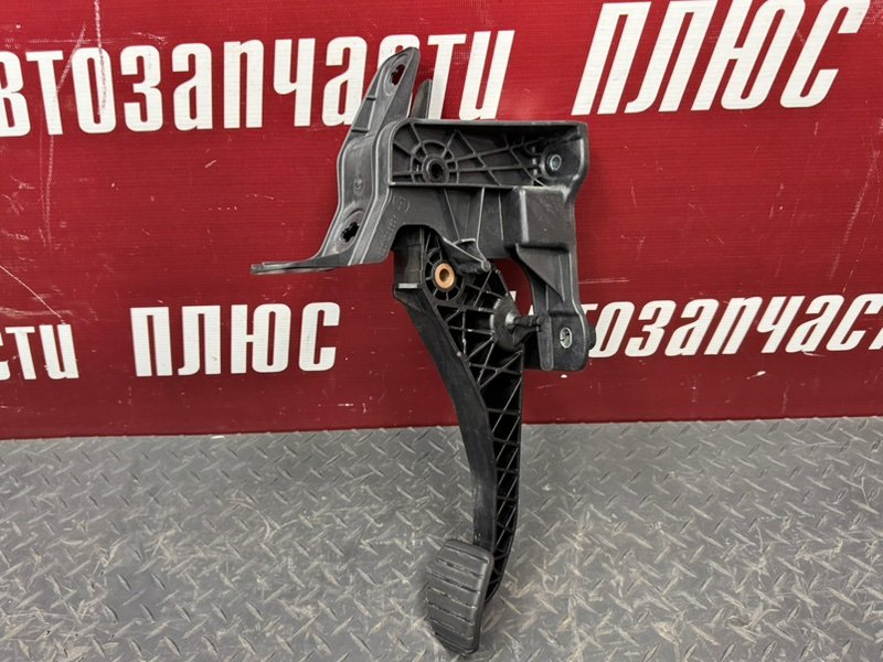 Педаль сцепления