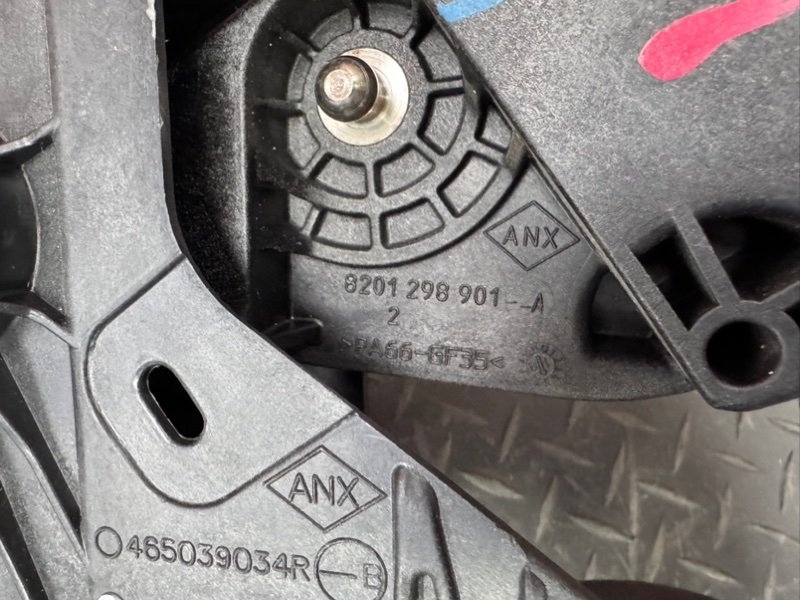 Педаль сцепления