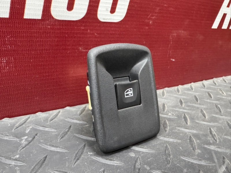 Кнопка стеклоподъемника