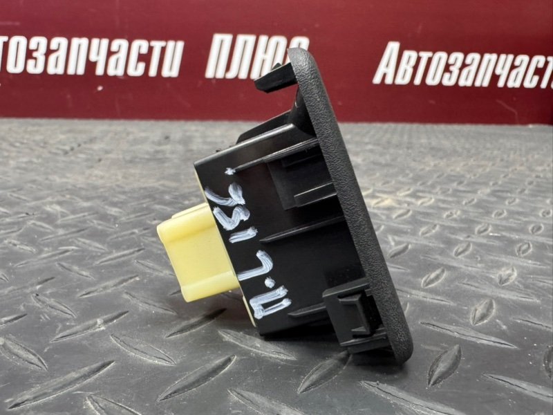 Кнопка стеклоподъемника