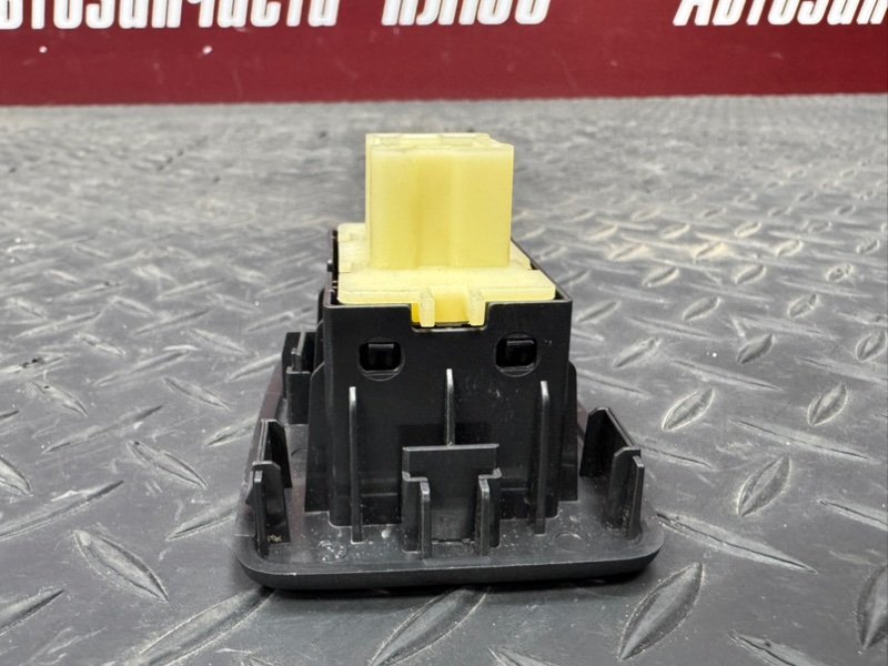 Кнопка стеклоподъемника