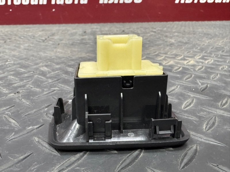 Кнопка стеклоподъемника