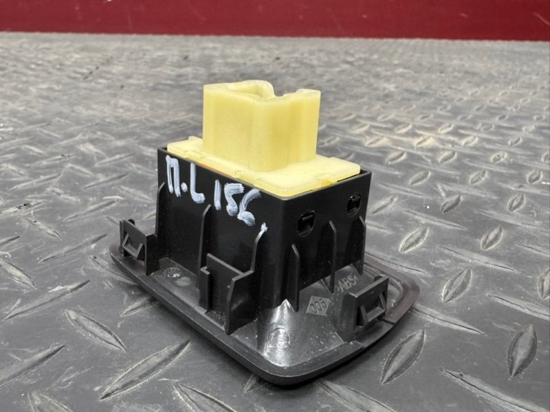 Кнопка стеклоподъемника