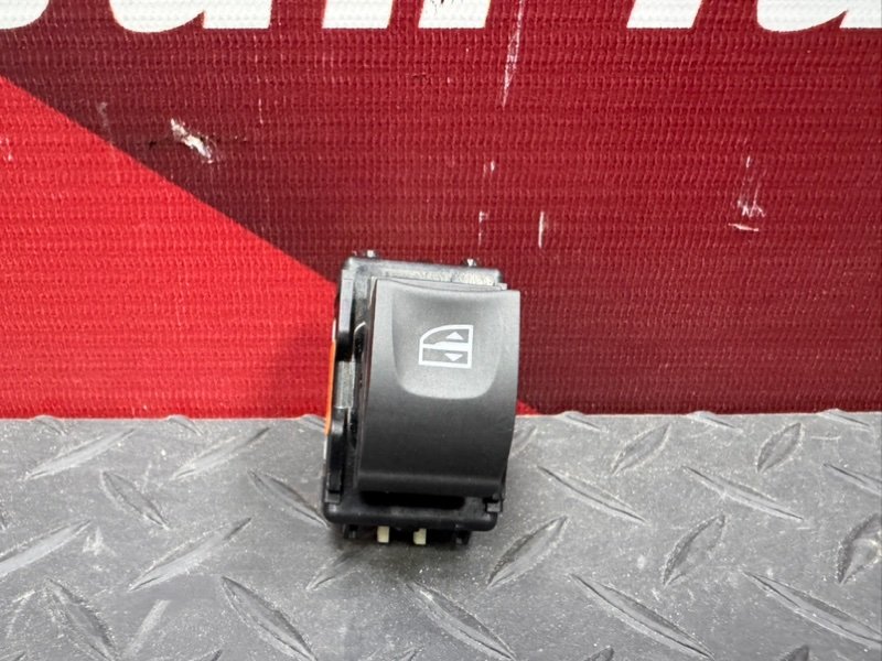 Кнопка стеклоподъемника