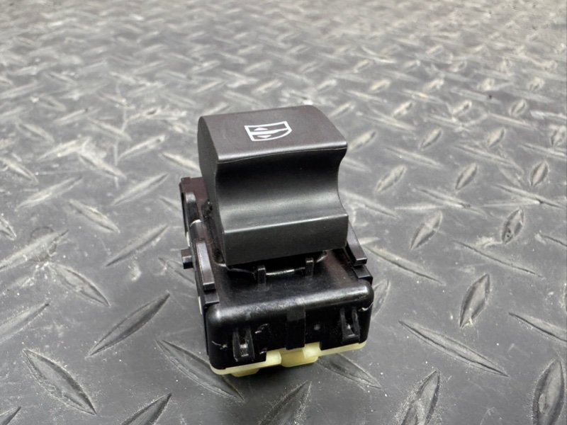 Кнопка стеклоподъемника