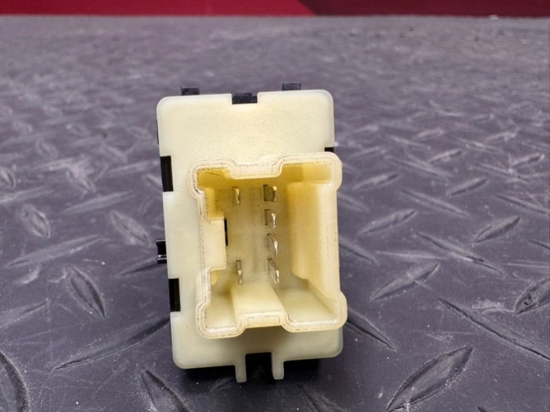 Кнопка стеклоподъемника