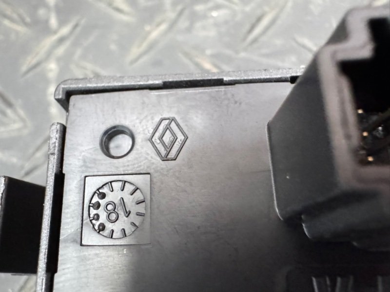 Кнопка аварийной сигнализации