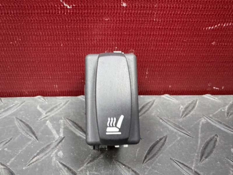 Кнопка обогрева сидений