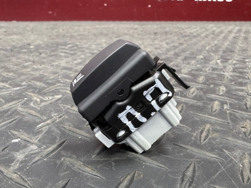 Кнопка обогрева сидений