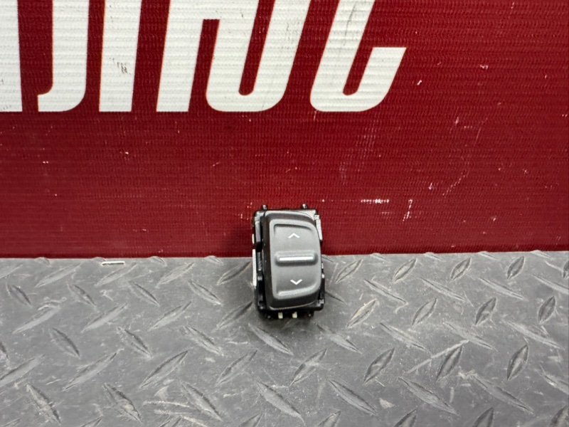 Кнопка стеклоподъемника