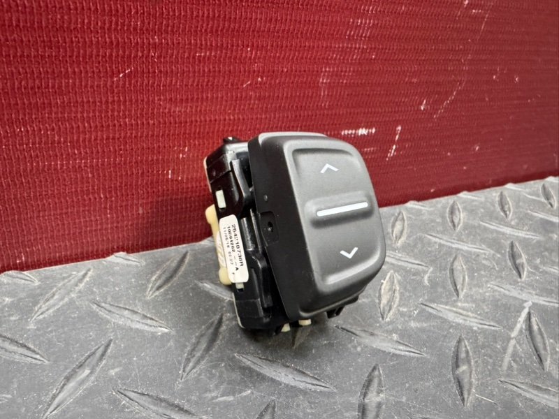 Кнопка стеклоподъемника