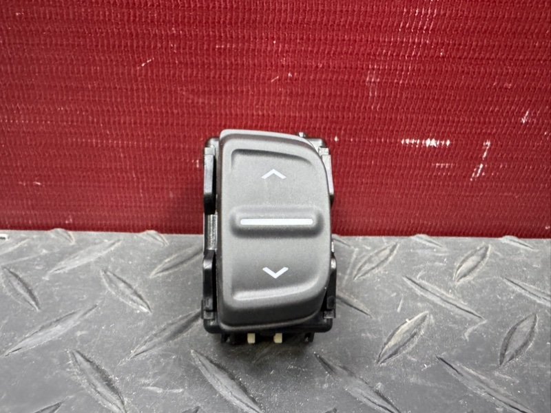 Кнопка стеклоподъемника