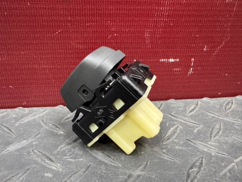 Кнопка стеклоподъемника