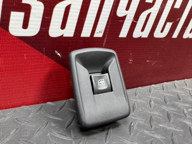 Кнопка стеклоподъемника