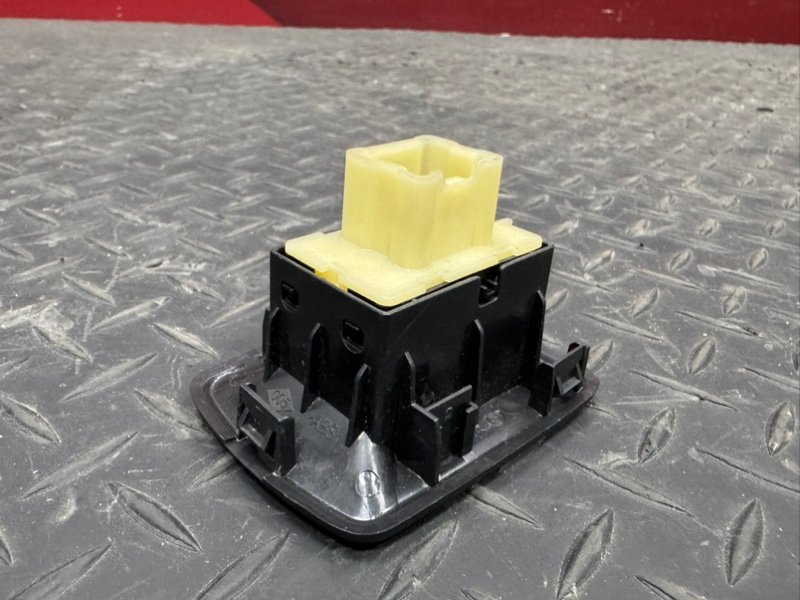 Кнопка стеклоподъемника